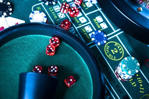 Live dealer at blackjack table